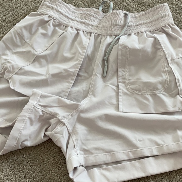 Lululemon shorts 4 spring breaker - Picture 9 of 9